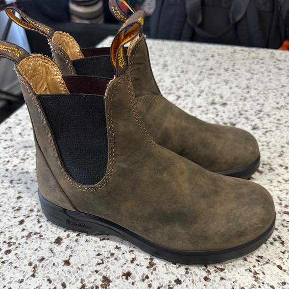 Shoes - Brand new Blundstones